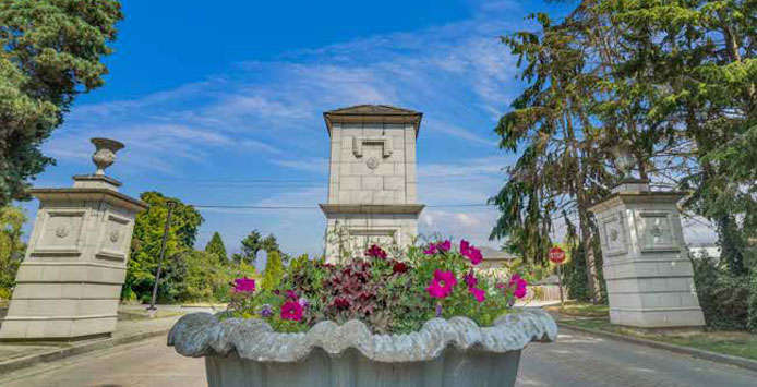 Fraser-Place-Apartments-flower